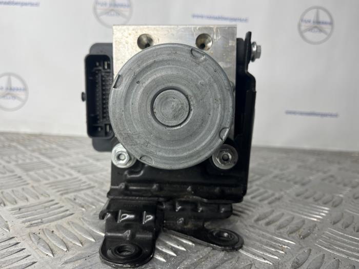 Begagnade ABS-pump Mercedes Vito Tourer (447.7) 2.0 116 CDI 16V 4-Matic Pris € 242,00 Inklusive moms erbjuds av van Sabben Parts