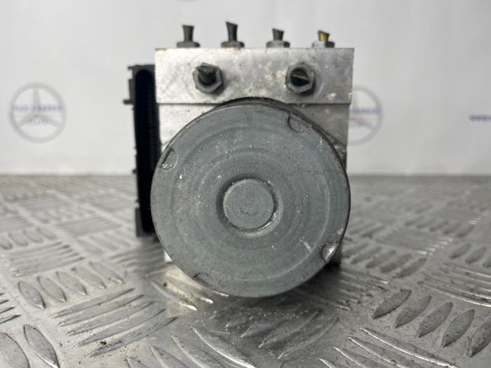 Begagnade ABS-pump Mercedes B (W245) 2.0 B-180 CDI 16V Pris € 50,00 Marginaltabell erbjuds av van Sabben Parts