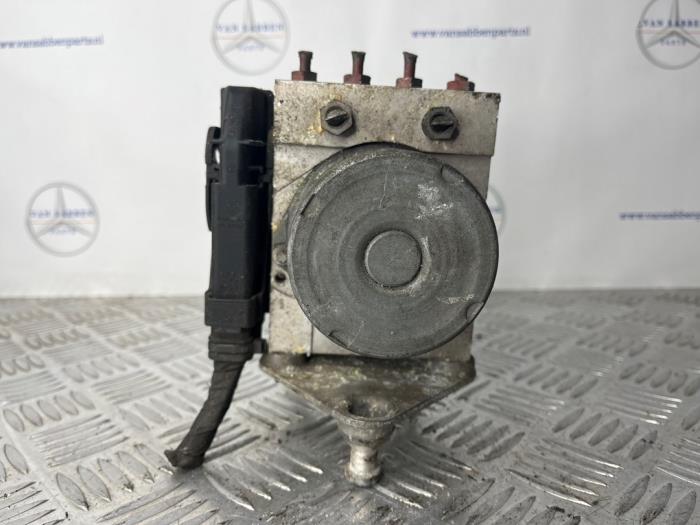 Begagnade ABS-pump Mercedes Sprinter 3t (906.61) 211 CDI 16V 4x4 Pris € 90,75 Inklusive moms erbjuds av van Sabben Parts