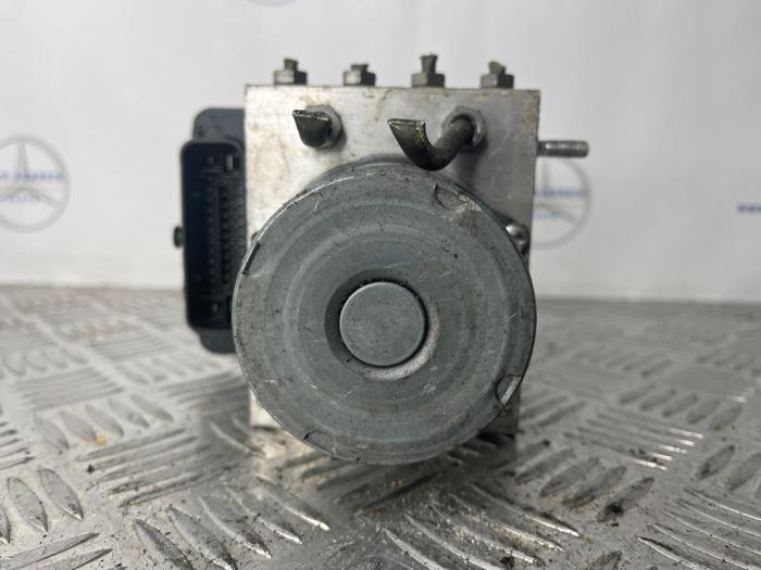 Begagnade ABS-pump Mercedes Sprinter 3,5t (906.63) 314 CDI 16V Pris € 181,50 Inklusive moms erbjuds av van Sabben Parts