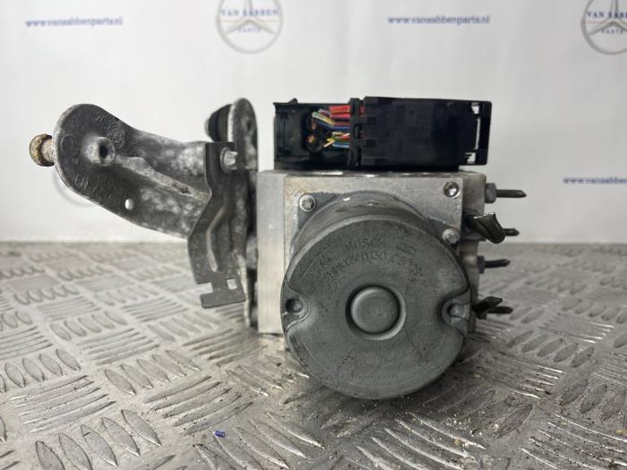 Begagnade ABS-pump Mercedes CLS (C219) 320 CDI 24V Pris € 150,00 Marginaltabell erbjuds av van Sabben Parts