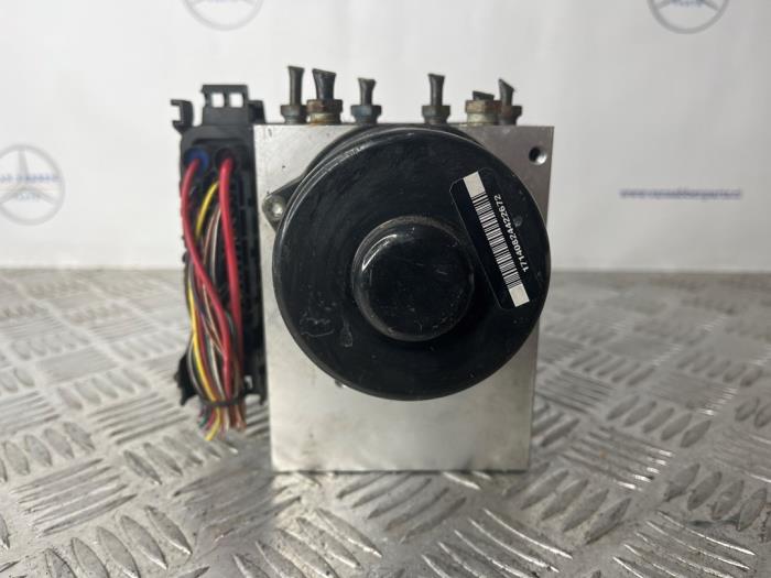 Usagé Bloc ABS Mercedes ML II (164/4JG) 3.0 ML-320 CDI 4-Matic V6 24V Prix € 200,00 Règlement à la marge proposé par van Sabben Parts