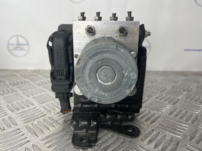 Używane Pompa ABS Mercedes Sprinter 3,5t (906.63) 314 CDI 16V Cena € 242,00 Z VAT oferowane przez van Sabben Parts