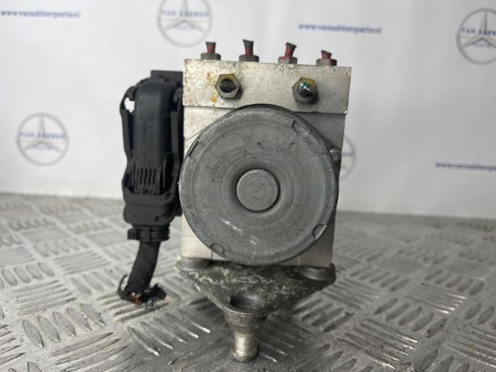 Usagé Pompe ABS Mercedes Sprinter 3,5t (906.63) 313 CDI 16V Prix € 121,00 Prix TTC proposé par van Sabben Parts