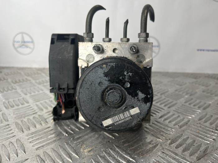 Begagnade ABS-pump Mercedes C (W204) 2.2 C-200 CDI 16V Pris € 250,00 Marginaltabell erbjuds av van Sabben Parts
