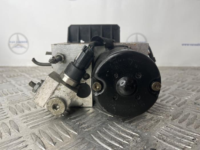 Usagé Pompe ABS Mercedes S (W220) 3.2 S-320 CDI Prix € 50,00 Règlement à la marge proposé par van Sabben Parts