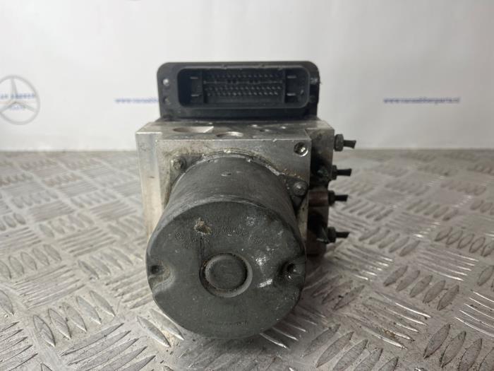 Używane Pompa ABS Mercedes E (W211) 3.0 E-280 CDI V6 24V Cena € 75,00 Procedura marży oferowane przez van Sabben Parts