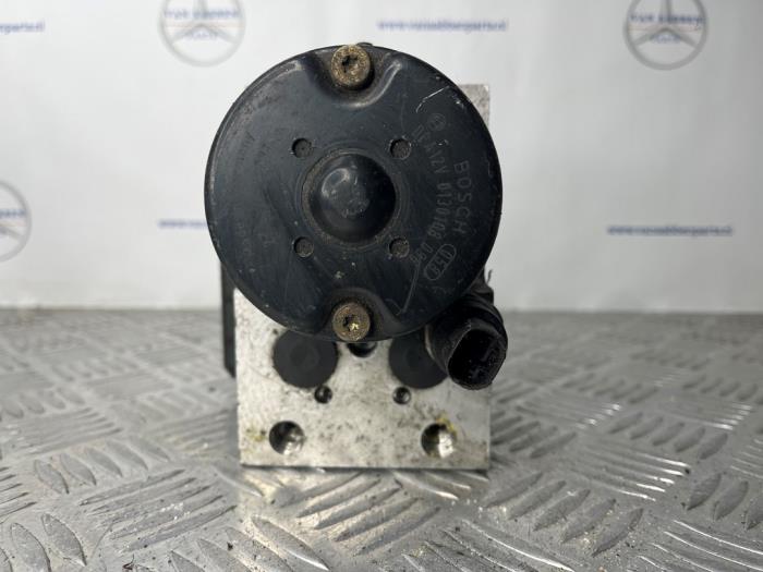 Usagé Bloc ABS Mercedes E Combi (S210) 3.2 E-320 CDI 24V Prix € 50,00 Règlement à la marge proposé par van Sabben Parts