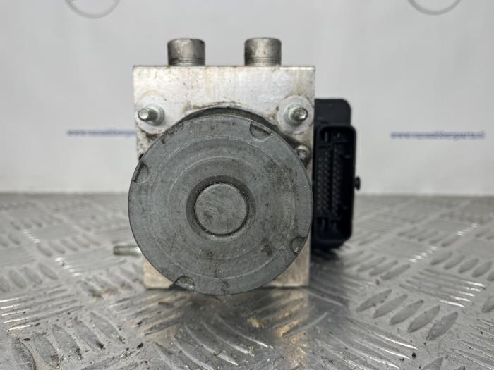 Używane Pompa ABS Mercedes Sprinter 3,5t (906.63) 314 CDI 16V Cena € 181,50 Z VAT oferowane przez van Sabben Parts