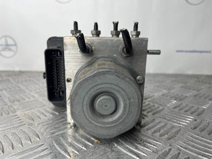 ABS-pump Mercedes A (W176), 2012 / 2018 1.5 A-160 CDI, A-160d 16V, Halvkombi (Hatchback), Diesel, 1.461cc, 66kW (90pk), FWD, OM607951; K9K, 2013-06 / 2018-05, 176.011 (Begagnad)