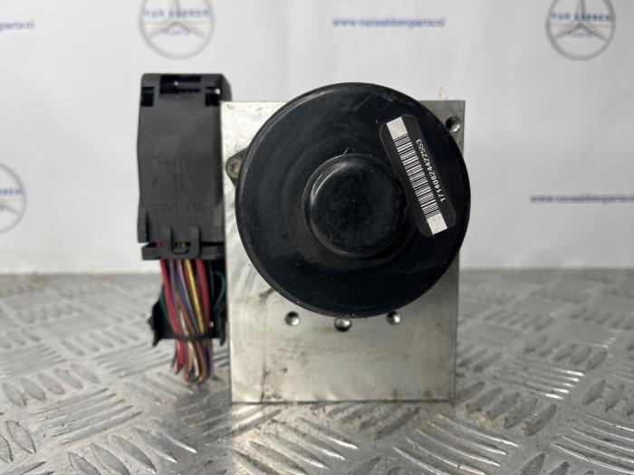 Usagé Bloc ABS Mercedes ML II (164/4JG) 3.0 ML-320 CDI 4-Matic V6 24V Prix € 250,00 Règlement à la marge proposé par van Sabben Parts