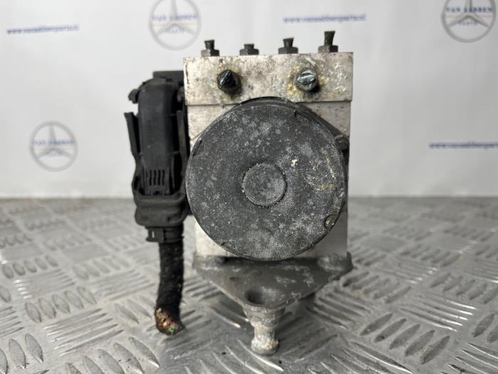 Begagnade ABS-pump Mercedes Vito (639.6) 2.2 110 CDI 16V Euro 5 Pris € 181,50 Inklusive moms erbjuds av van Sabben Parts