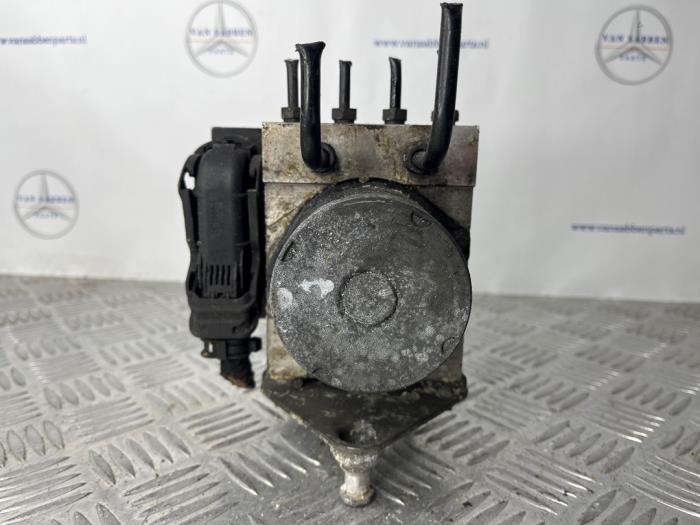 Begagnade ABS-pump Mercedes Vito (639.6) 2.2 113 CDI 16V 4x4 Euro 5 Pris € 90,75 Inklusive moms erbjuds av van Sabben Parts