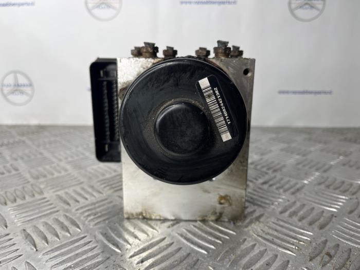 Usagé Bloc ABS Mercedes ML II (164/4JG) 3.0 ML-320 CDI 4-Matic V6 24V Prix € 200,00 Règlement à la marge proposé par van Sabben Parts