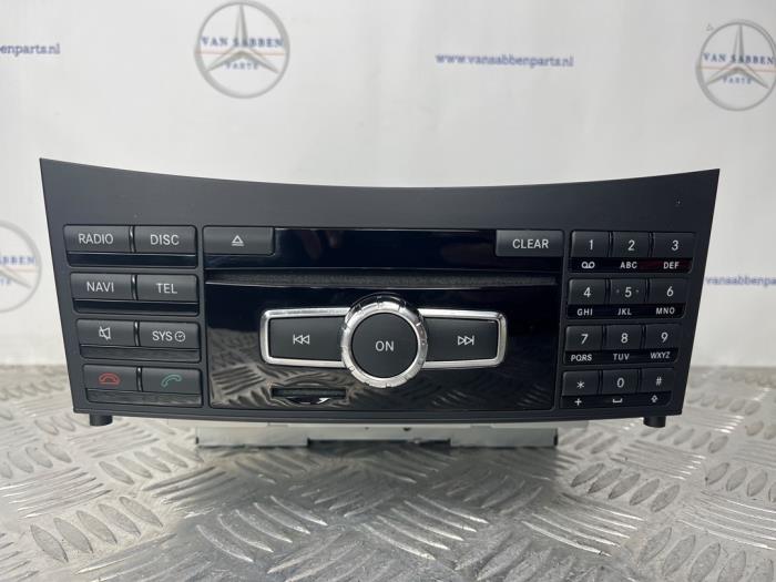 Używane Radio Mercedes E (C207) E-350 CDI BlueEfficiency 3.0 V6 24V Cena € 300,00 Procedura marży oferowane przez van Sabben Parts