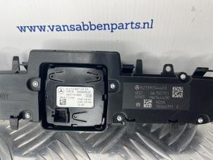 On-board computer controller from a Mercedes-Benz E (W213) E-220d 2.0 Turbo 16V 2017