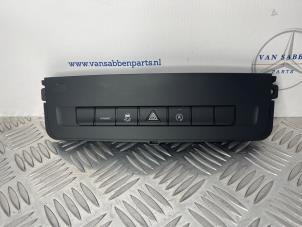 Usados Interruptor de luz de pánico Mercedes Vito (447.6) 2.0 116 CDI 16V 4x4 Precio € 60,50 IVA incluido ofrecido por van Sabben Parts