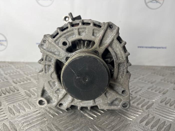 Dynamo van een Mercedes-Benz A (W176) 1.5 A-180 CDI, A-180d 16V 2016