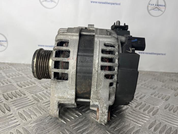 Dynamo van een Mercedes-Benz A (W176) 1.5 A-180 CDI, A-180d 16V 2016