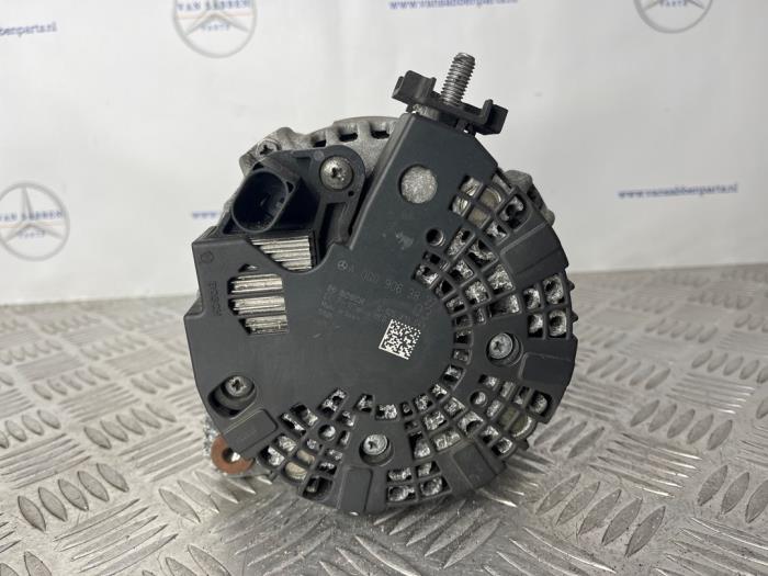 Dynamo van een Mercedes-Benz A (W176) 1.5 A-180 CDI, A-180d 16V 2016