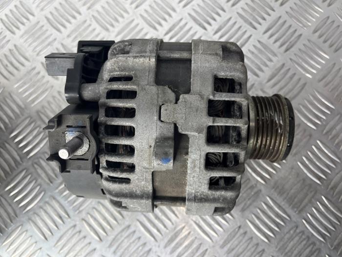 Dynamo van een Mercedes-Benz A (W176) 1.5 A-180 CDI, A-180d 16V 2016