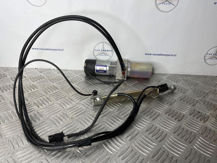 Begagnade Hydraulpump Mercedes S (W221) 4.7 S-500 BlueEFFICIENCY 32V Pris € 175,00 Marginaltabell erbjuds av van Sabben Parts