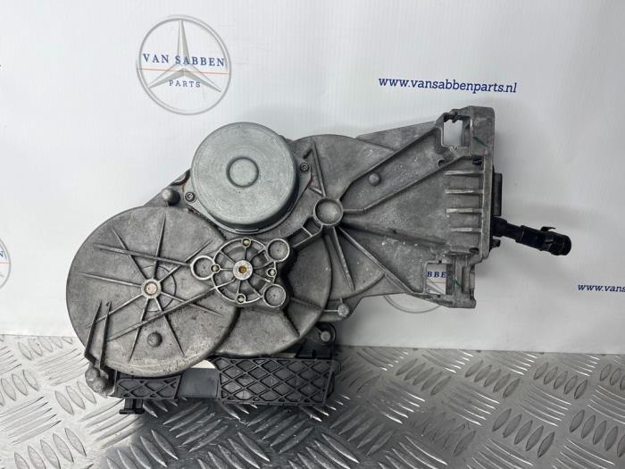 Używane Silnik tylnej klapy Mercedes C Estate (S205) C-180 1.6 16V BlueEfficiency Cena € 60,00 Procedura marży oferowane przez van Sabben Parts