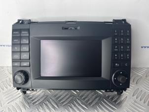 Używane Radio Mercedes Vito (447.6) 2.2 114 CDI 16V 4x4 Cena € 151,25 Z VAT oferowane przez van Sabben Parts