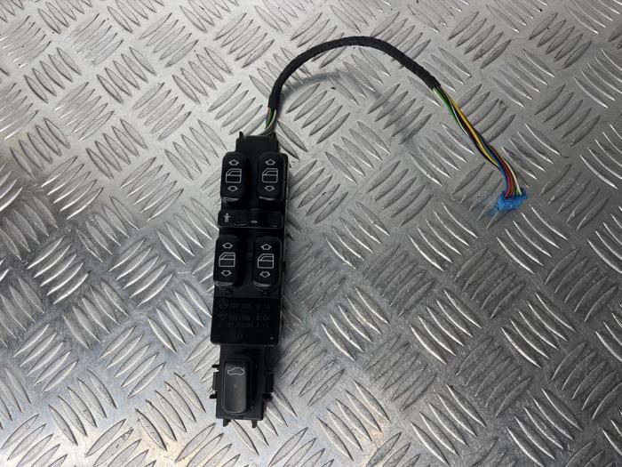 Usados Interruptor de ventanilla eléctrica Mercedes S (W220) 3.2 S-320 CDI Precio € 30,00 Norma de margen ofrecido por van Sabben Parts