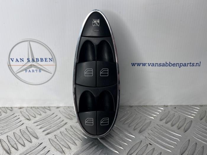 Usados Interruptor de ventanilla eléctrica Mercedes E (W211) 2.7 E-270 CDI 20V Precio € 50,00 Norma de margen ofrecido por van Sabben Parts
