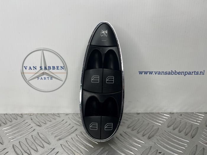 Usados Interruptor de ventanilla eléctrica Mercedes E (W211) 3.2 E-320 V6 18V Precio € 30,00 Norma de margen ofrecido por van Sabben Parts