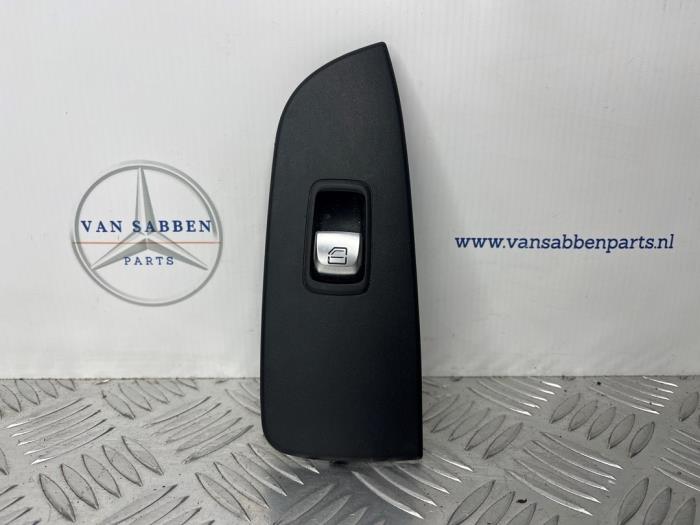 Usados Interruptor de ventanilla eléctrica Mercedes Vito (447.6) 2.0 116 CDI 16V Precio € 24,20 IVA incluido ofrecido por van Sabben Parts