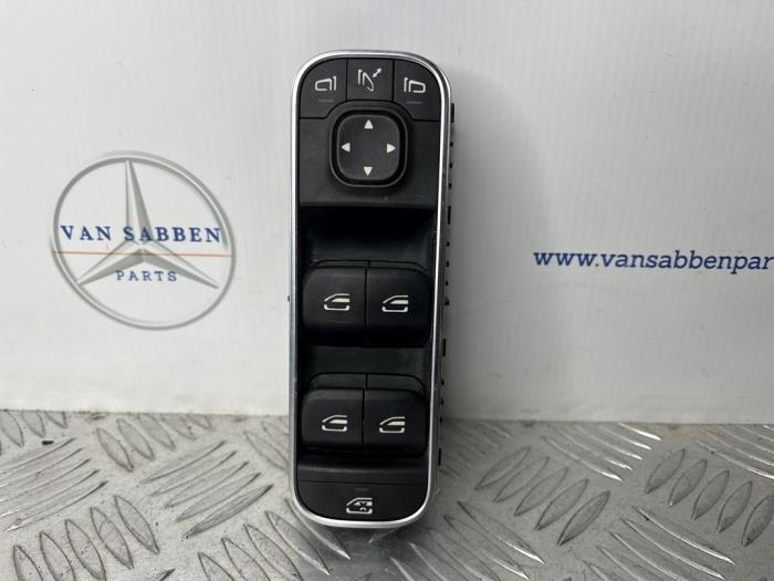 Usados Interruptor de ventanilla eléctrica Mercedes A (177.0) 1.3 A-180 Turbo 16V Precio € 40,00 Norma de margen ofrecido por van Sabben Parts
