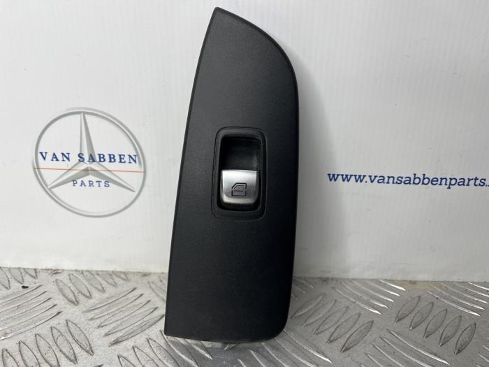 Usados Interruptor de ventanilla eléctrica Mercedes Vito (447.6) 2.0 116 CDI 16V Precio € 24,20 IVA incluido ofrecido por van Sabben Parts