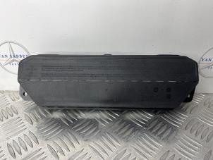 Begagnade Knäairbag Mercedes C Estate (S206) C-180 1.5 EQ Boost Pris € 181,50 Inklusive moms erbjuds av van Sabben Parts