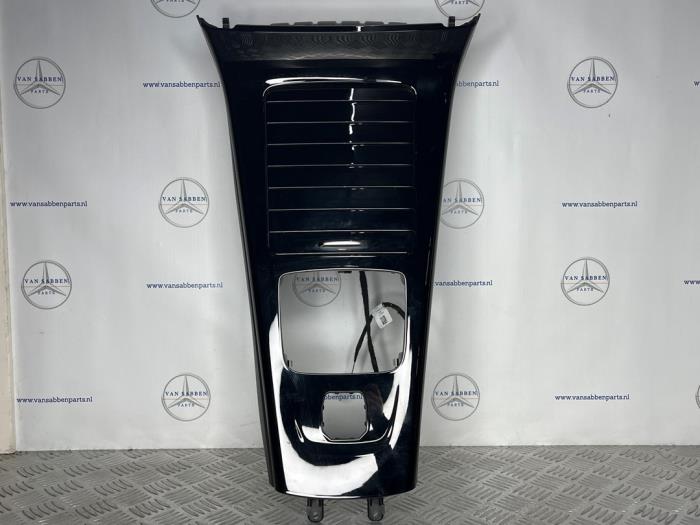 Używane Konsole srodkowe Mercedes A (177.0) 1.3 A-200 Turbo 16V Cena € 150,00 Procedura marży oferowane przez van Sabben Parts