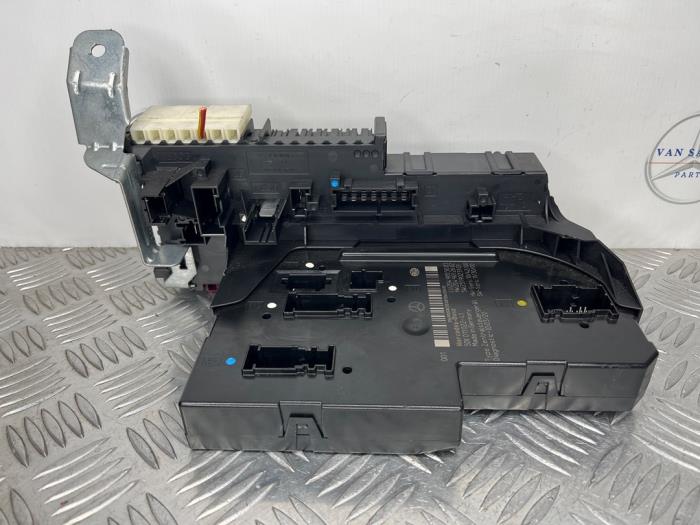 Używane Modul Comfort Mercedes C (W204) 2.2 C-180 CDI 16V BlueEFFICIENCY Cena € 100,00 Procedura marży oferowane przez van Sabben Parts
