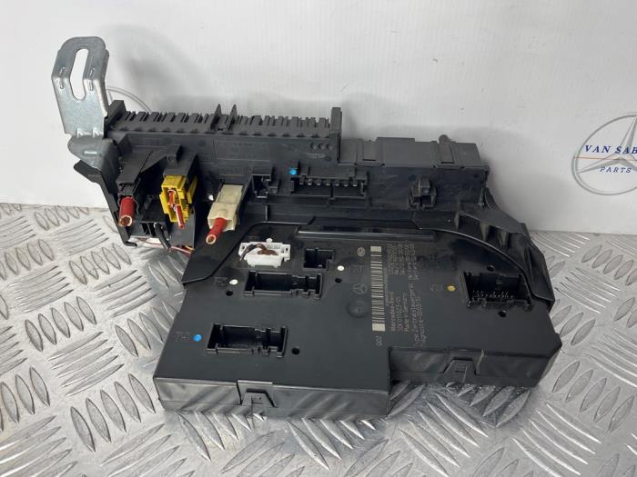 Używane Modul Comfort Mercedes E (W212) E-200 CDI 16V BlueEfficiency,BlueTEC Cena € 100,00 Procedura marży oferowane przez van Sabben Parts