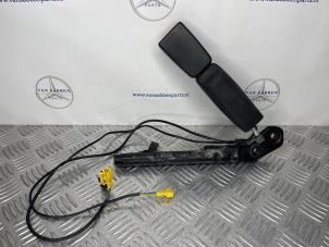 Used Front seatbelt buckle, right Mercedes S (W221) 3.0 S-320 CDI 24V 4-Matic Price € 75,00 Margin scheme offered by van Sabben Parts