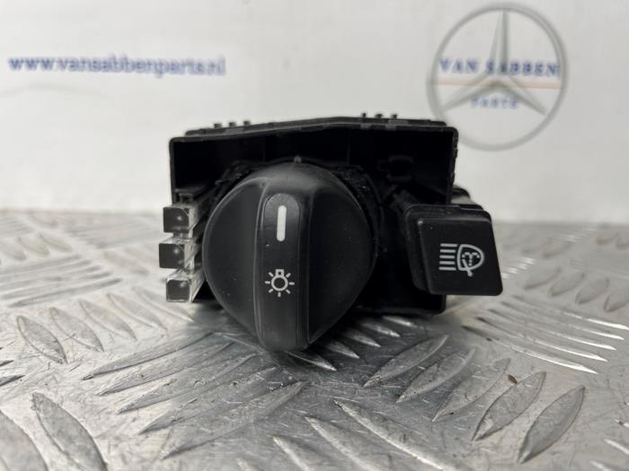 Używane Przelacznik swiatel Mercedes S (W220) 3.2 S-320 18V Cena € 25,00 Procedura marży oferowane przez van Sabben Parts
