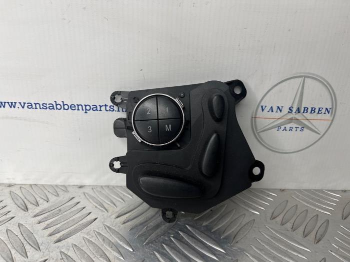 Begagnade Brytare, eldrivet säte Mercedes CLS (C219) 320 CDI 24V Pris € 50,00 Marginaltabell erbjuds av van Sabben Parts