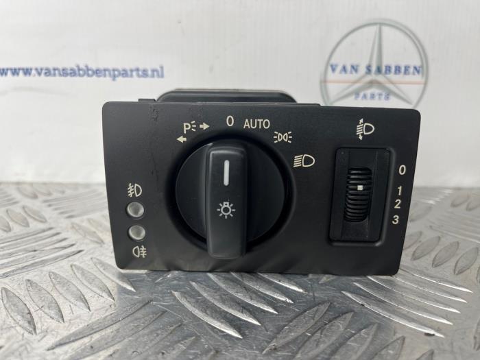 Używane Przelacznik swiatel Mercedes A (W169) 2.0 A-180 CDI 16V Cena € 25,00 Procedura marży oferowane przez van Sabben Parts