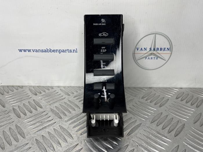 Używane Przelacznik ESP Mercedes S (W221) 3.0 S-320 CDI 24V Cena € 40,00 Procedura marży oferowane przez van Sabben Parts