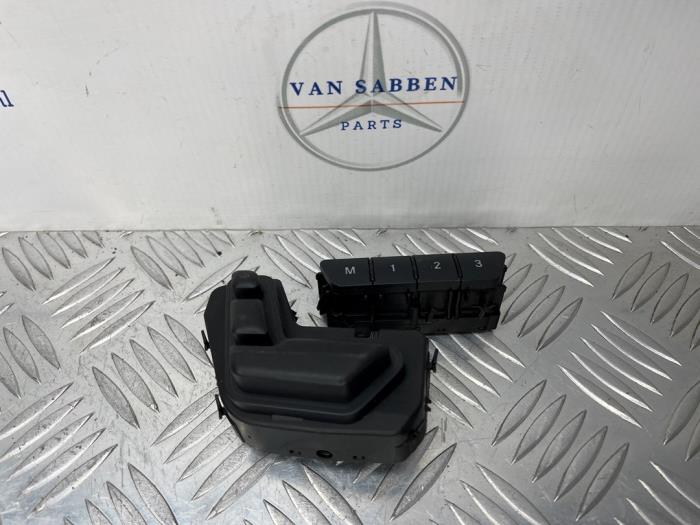 Begagnade Brytare, eldrivet säte Mercedes E (W212) E-220 CDI 16V BlueEfficiency Pris € 35,00 Marginaltabell erbjuds av van Sabben Parts
