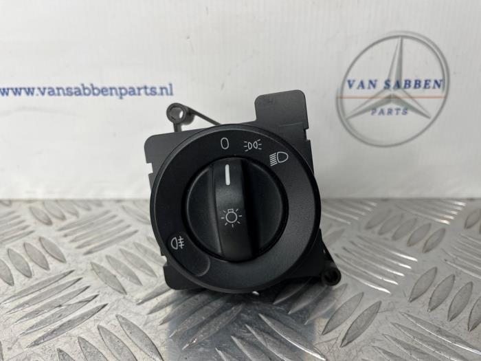 Używane Przelacznik swiatel Mercedes Citan (415.6) 1.5 108 CDI Cena € 24,20 Z VAT oferowane przez van Sabben Parts