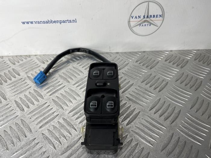 Usados Interruptor de ventanilla eléctrica Mercedes C Combi (S203) 2.2 C-200 CDI 16V Precio € 25,00 Norma de margen ofrecido por van Sabben Parts