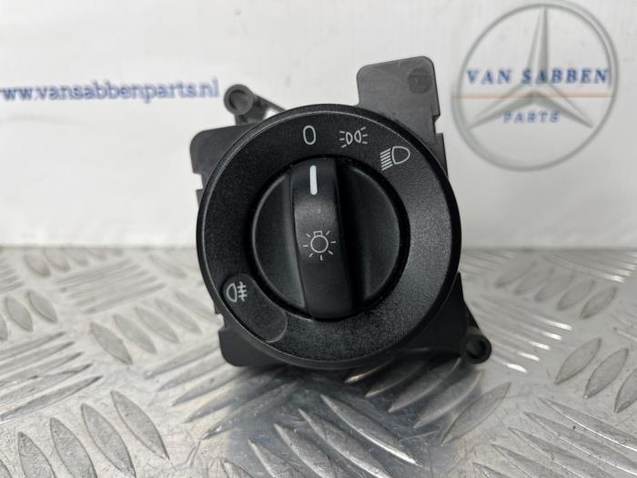 Używane Przelacznik swiatel Mercedes Citan (415.6) 1.5 108 CDI Cena € 24,20 Z VAT oferowane przez van Sabben Parts