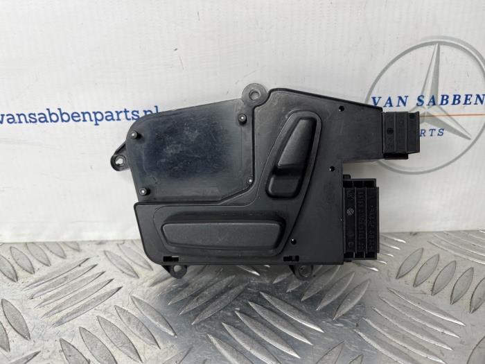 Begagnade Brytare, eldrivet säte Mercedes ML II (164/4JG) 3.0 ML-280 CDI 4-Matic V6 24V Pris € 50,00 Marginaltabell erbjuds av van Sabben Parts