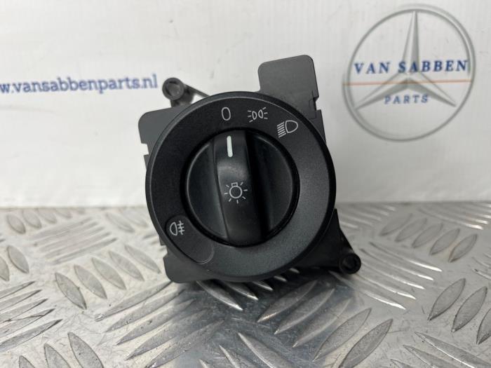 Używane Przelacznik swiatel Mercedes Citan (415.6) 1.5 108 CDI Cena € 24,20 Z VAT oferowane przez van Sabben Parts