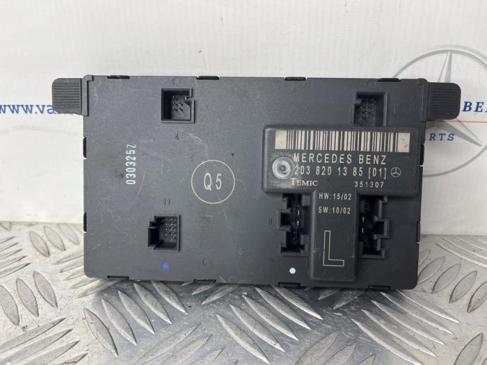 Używane Modul centralnego zamka Mercedes C Combi (S203) 1.8 C-180K 16V Cena € 25,00 Procedura marży oferowane przez van Sabben Parts
